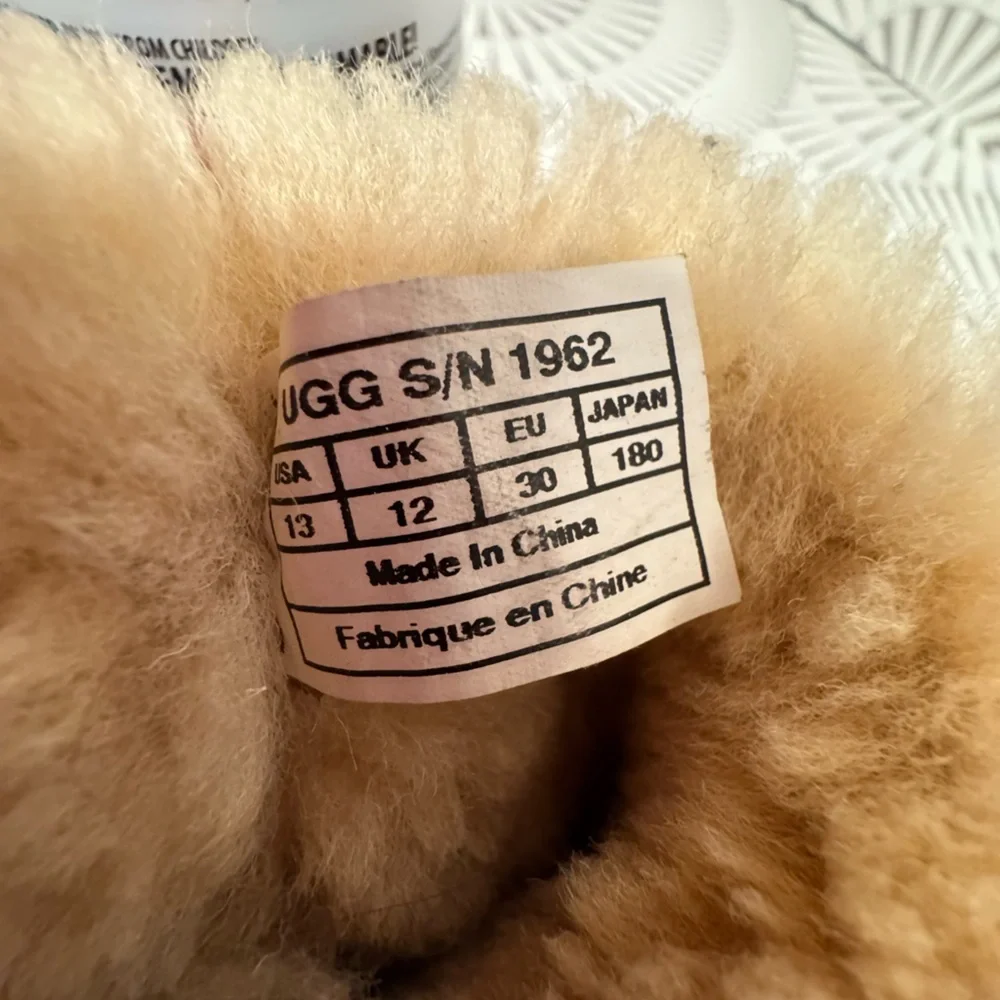 UGG Girls Bailey‎ Boots 3 Buttons Size 13 Chestnut